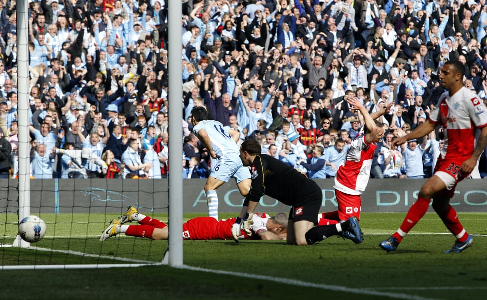 HISTORY MAKER : Aguero scores the Premier League-winning goal in 2012