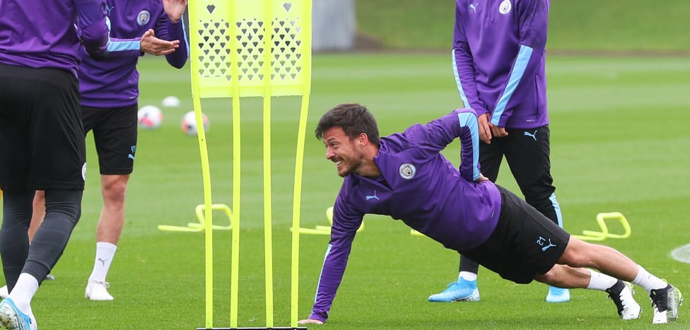 THE MAGICIAN : David Silva showing the young lads how it's done