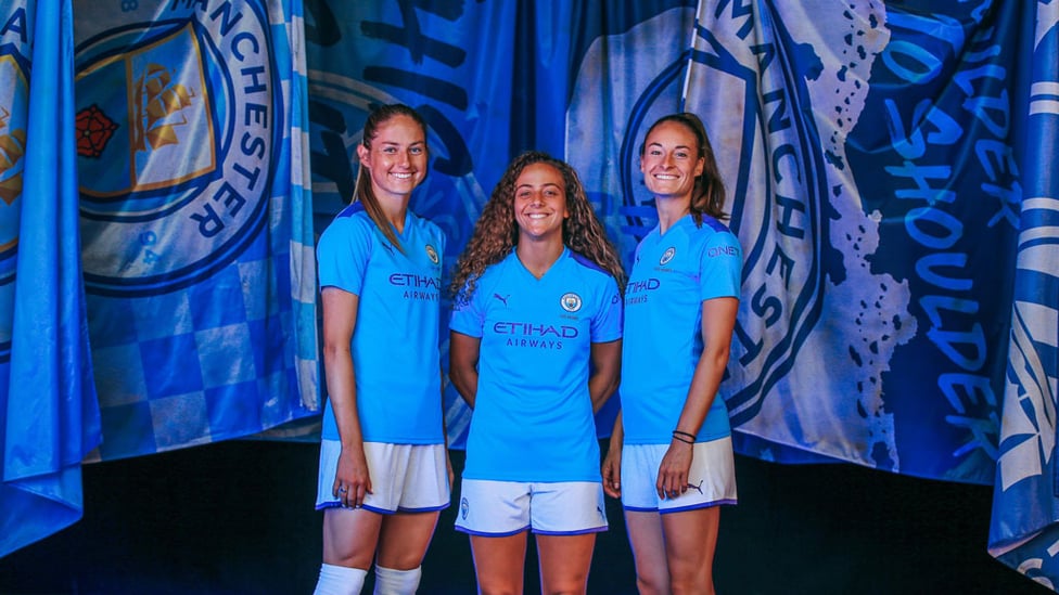 THE GIRLS IN BLUE : Big smiles from Janine Beckie, Matilde Fidalgo and Tessa Wullaert.
