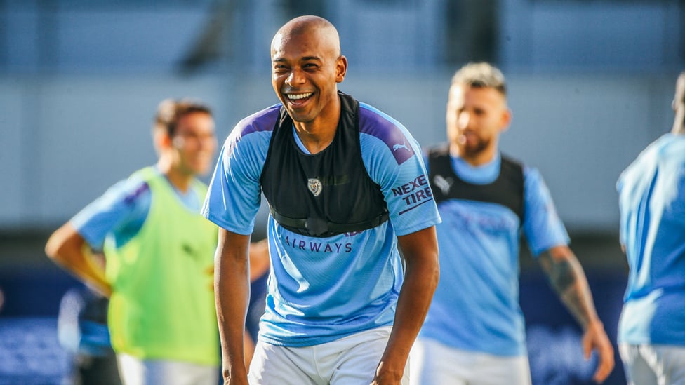 TRAINING DAYS : Fun in the sun for Fernandinho.