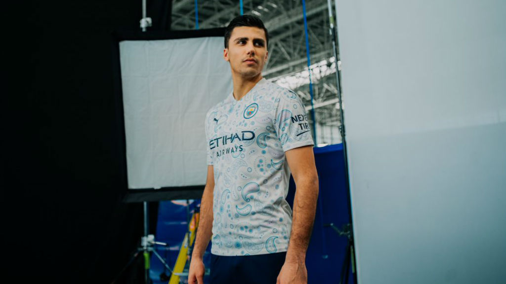 Man city deals 3rd kit paisley