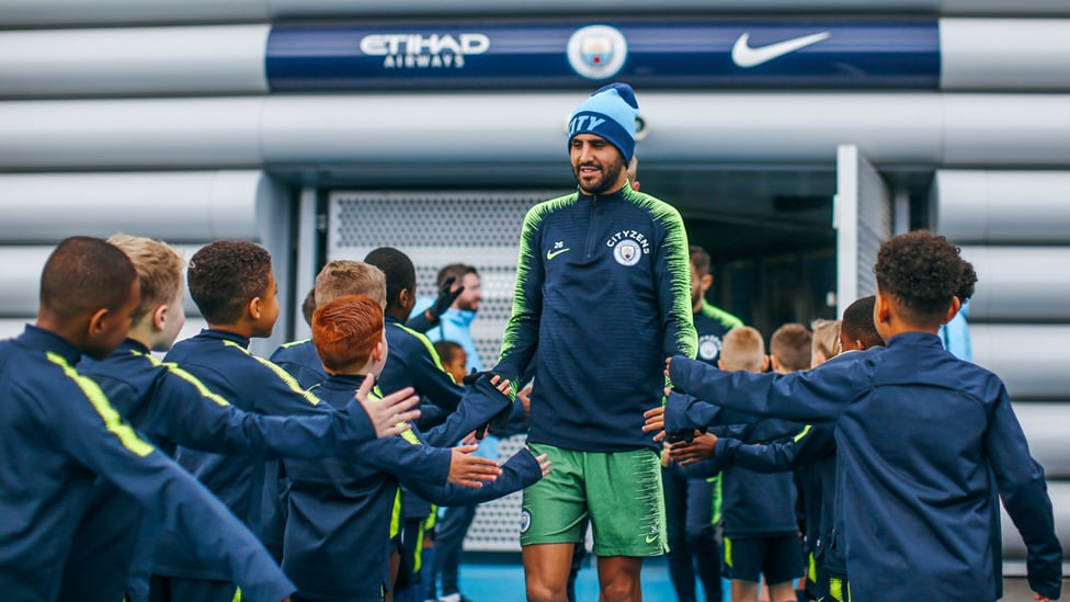 HIGH FIVE : Riyad Mahrez.