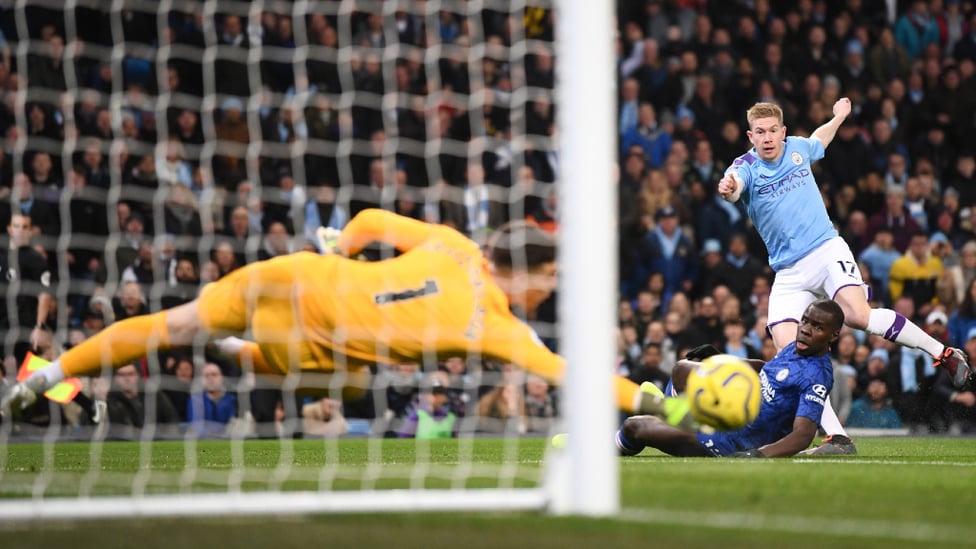 A WHISKER WIDE! : Kevin De Bruyne goes close to breaking the deadlock