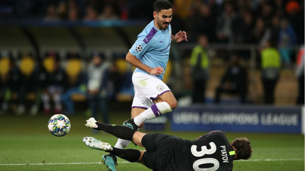 NOT THIS TIME : Ilkay Gundogan is denied by the Shakhtar keeper