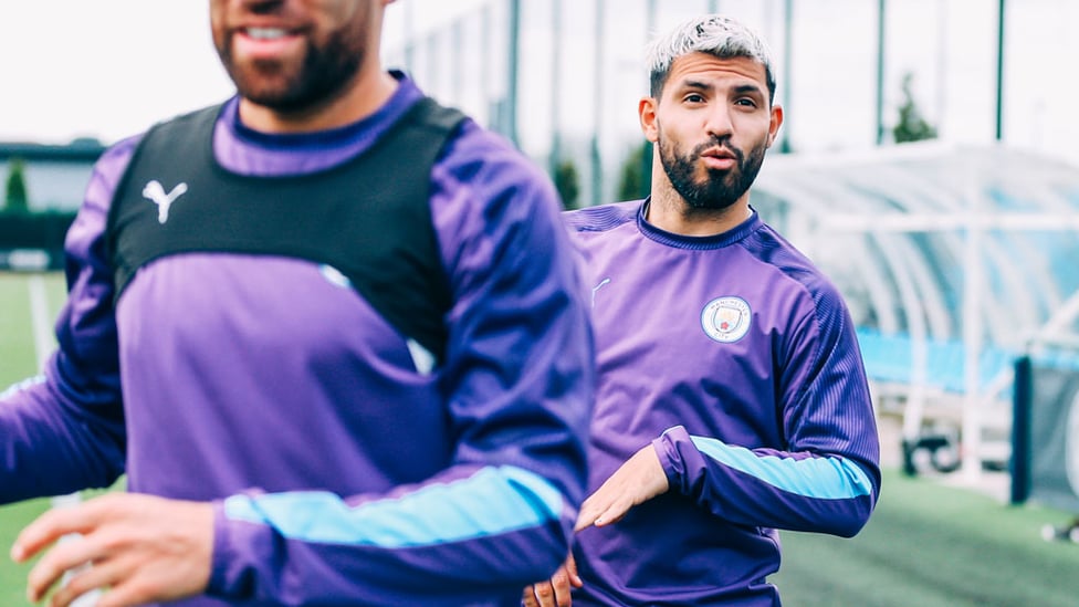 I SEE YOU : Sergio Aguero spots our camera.