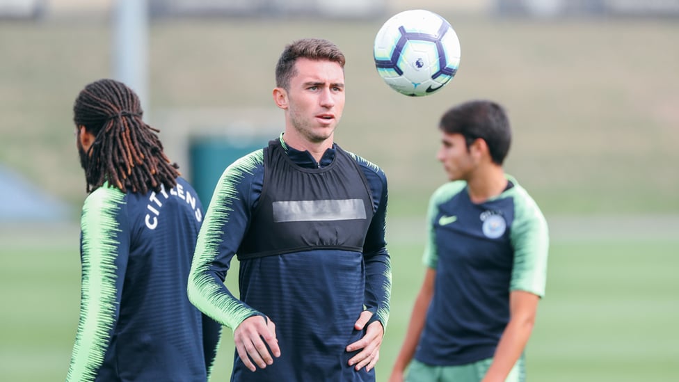 ON THE BALL : Aerial practice for Aymeric Laporte