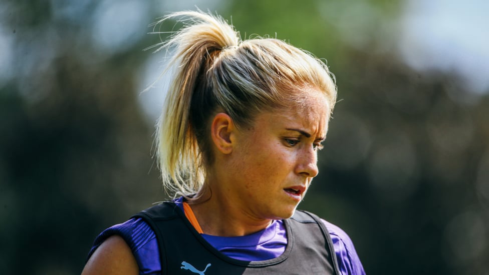 SKIPPER : Steph Houghton in focus