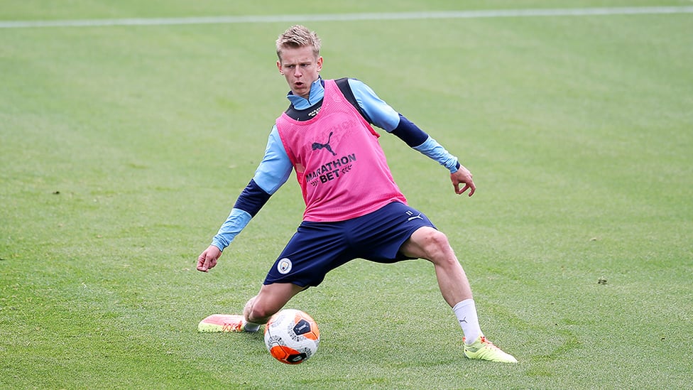 STRETCH : Maximum effort from Oleksandr Zinchenko.