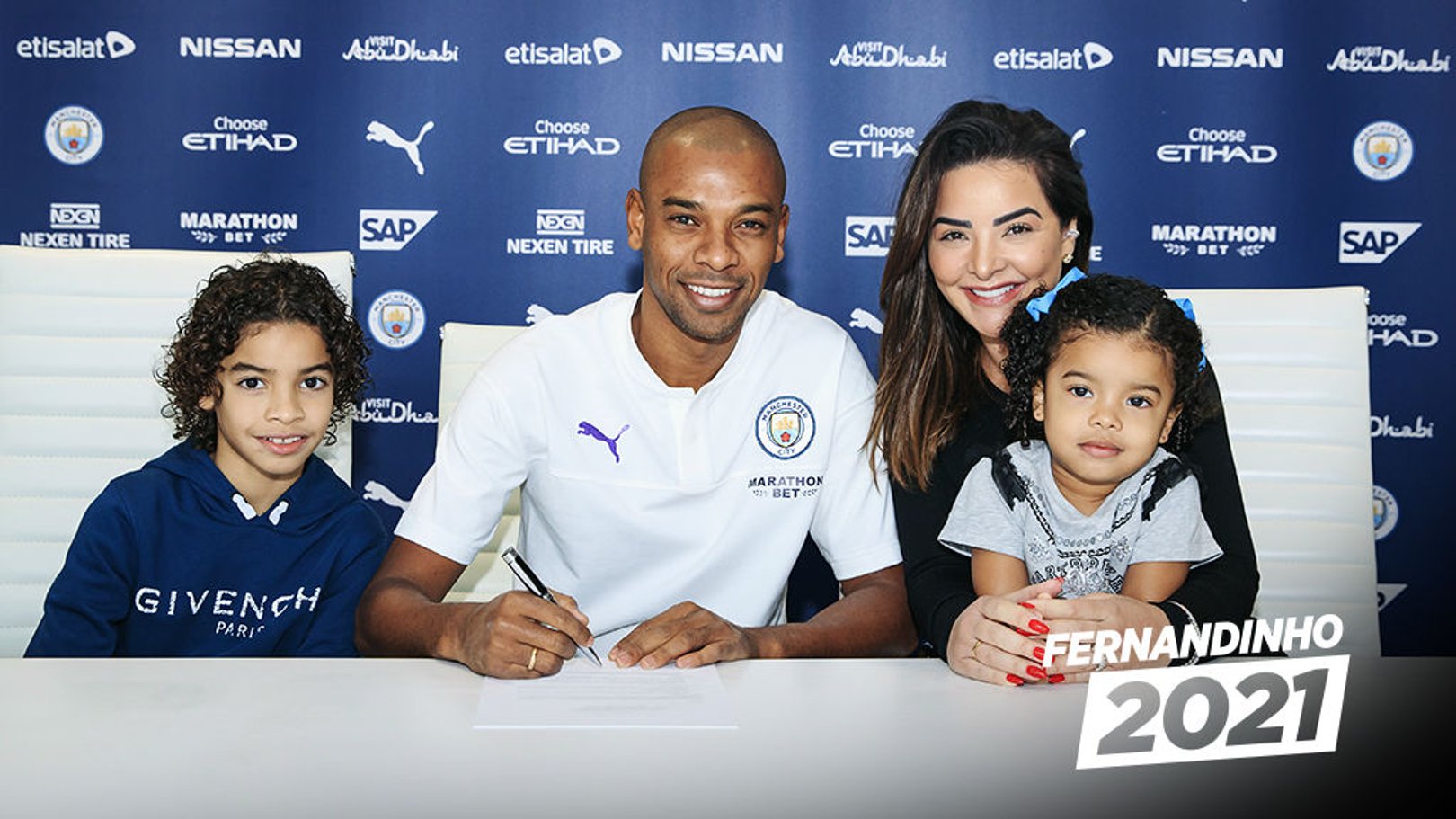 Fernandinho signs contract extension 