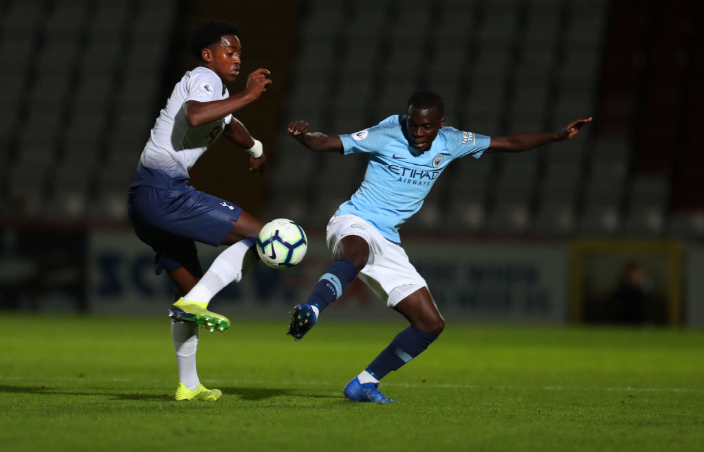 MIDDLE MARCH : Claudio Gomes challenges Tottenham's Paris Maghoma