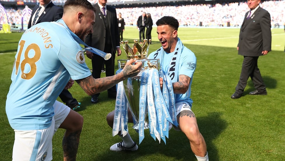 FIRST TITLE : Kyle poses for Nicolas Otamendi