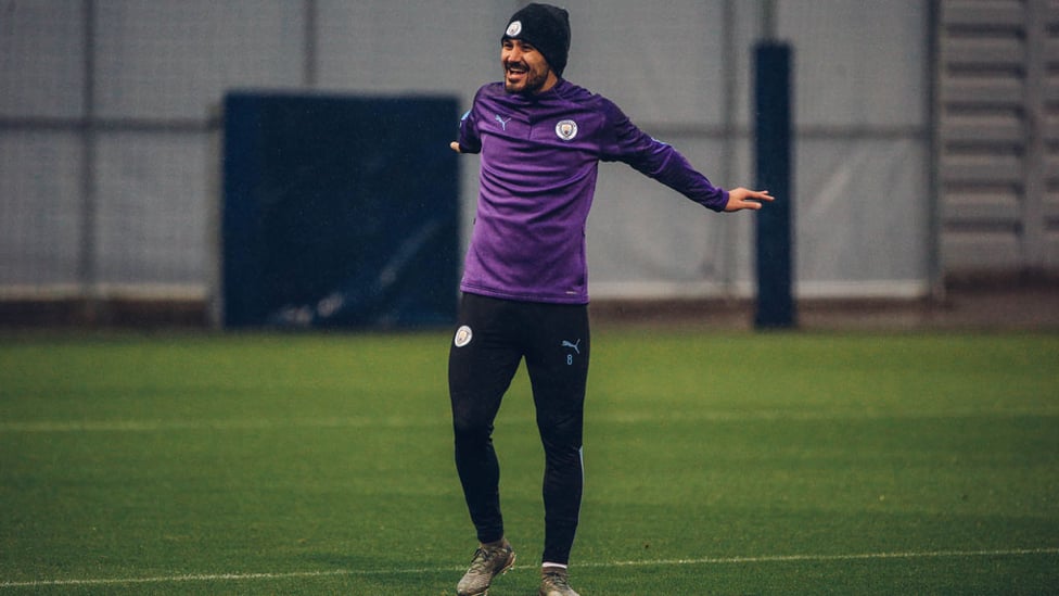 STRETCH : Ilkay Gundogan gets loose.