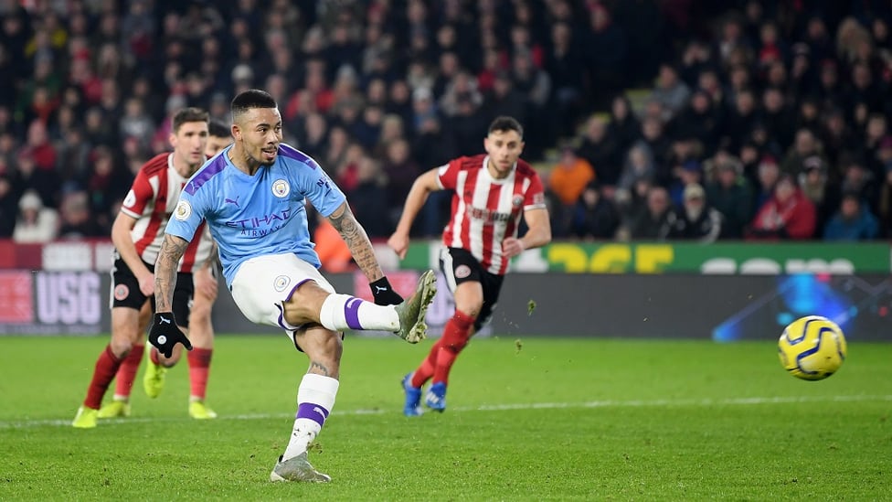 SAVED : Gabriel Jesus misses a golden chance from the spot