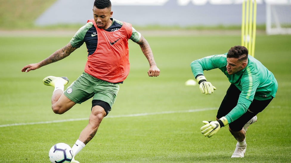 BRAZILIAN DUO : Gabriel Jesus vs Ederson.