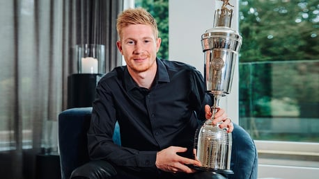 De Bruyne first male City player to win PFA Player of the Year