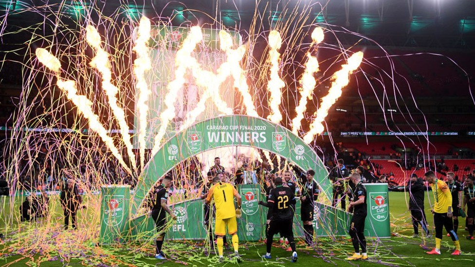 MARZO DE 2020 : El  City conquista la Copa de la Liga por quinta ocasión en siete años al derrotar 2-1 al Aston Villa en el estadio de Wembley.