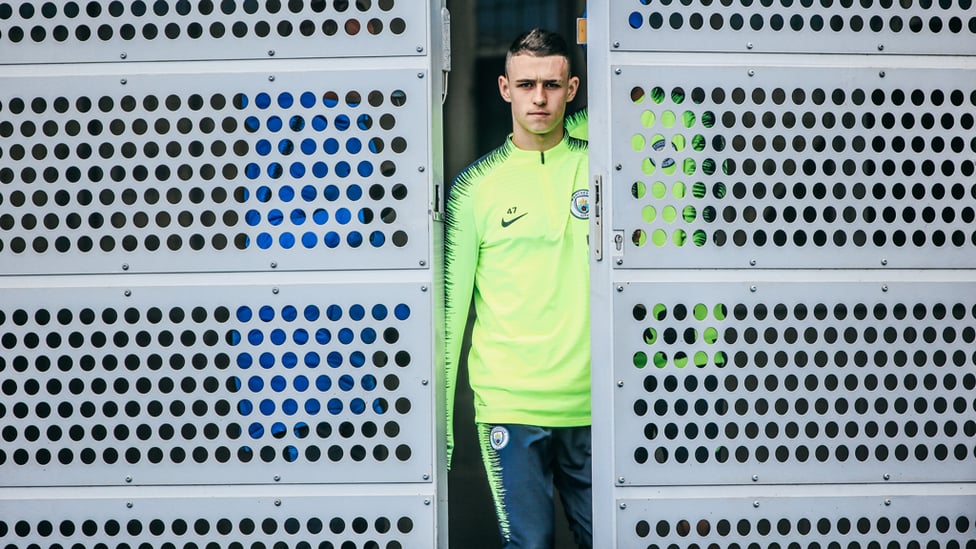 HOT-SPOT : Phil Foden spies the camera!