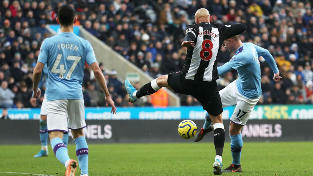 IN OFF THE BAR : De Bruyne produced a world-class strike to put City back ahead