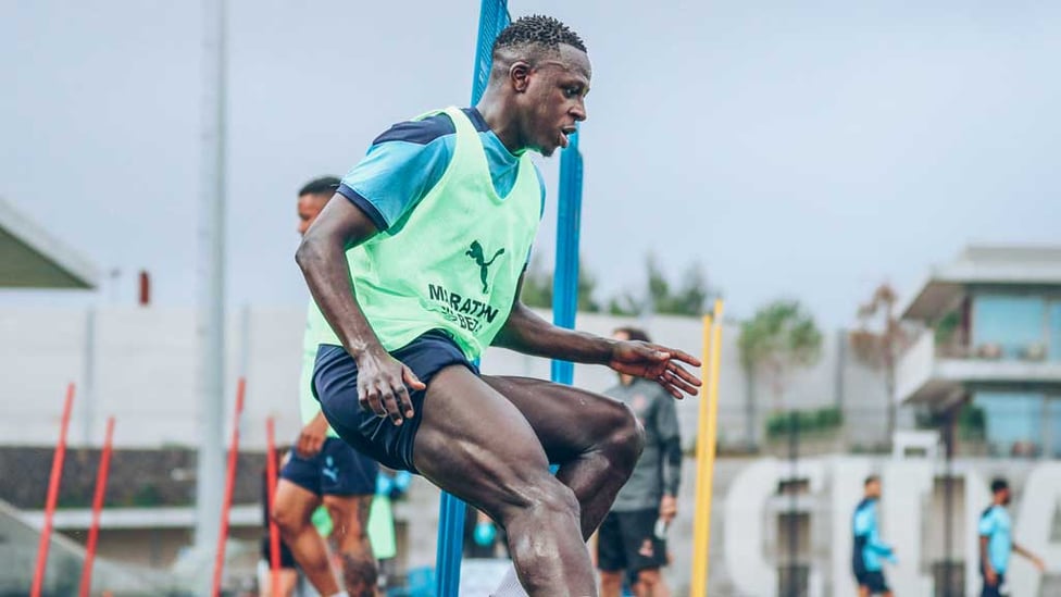 PEAK : Benjamin Mendy does not skip leg day!