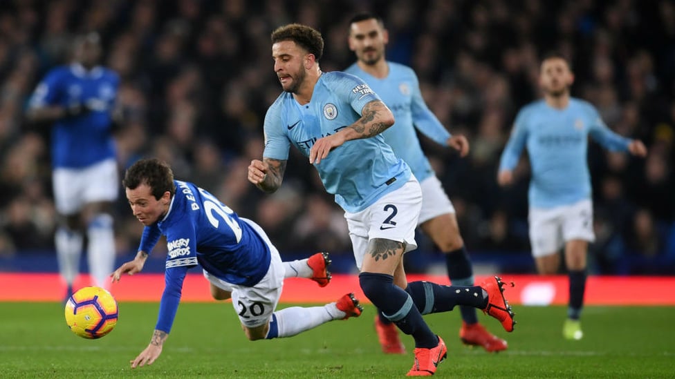 WALKER IN THE PARK : Kyle Walker fights for possession on the flank