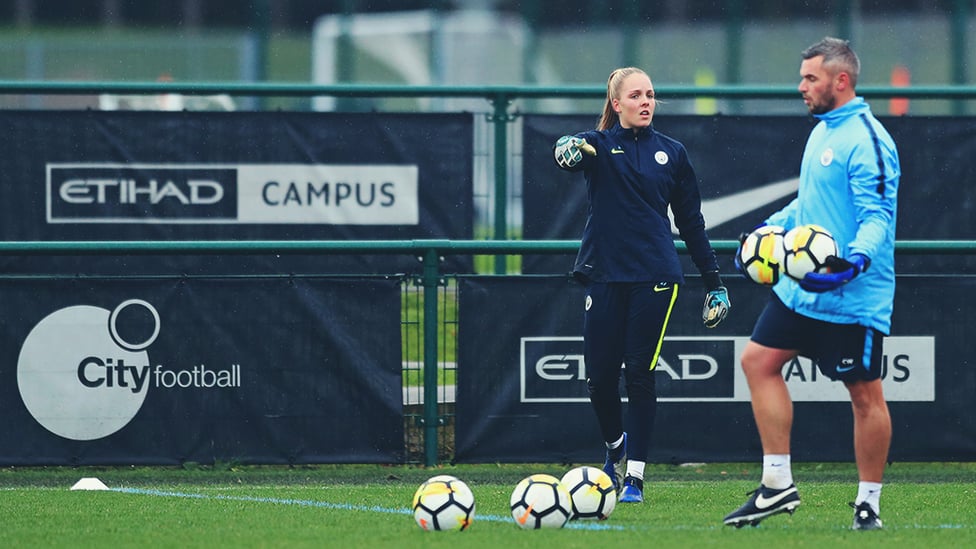 GLOVE STORY : Ellie Roebuck talks with goalkeeping coach Chris Williams