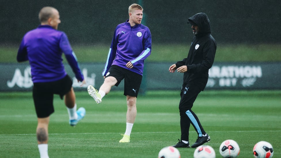 STRETCHING OFF : Kevin De Bruyne gets ready for the next drill