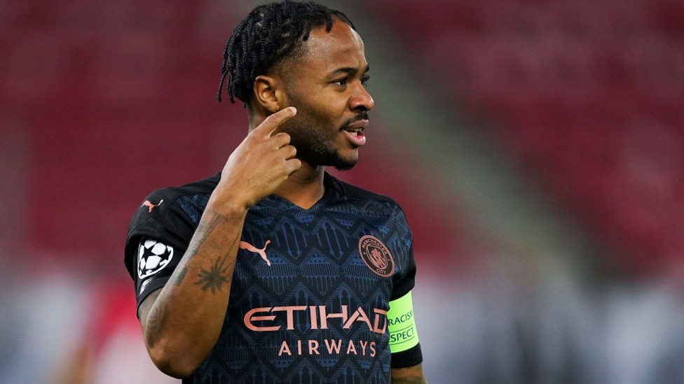 CONTOH DI LAPANGAN : Raheem Sterling mengenakan ban kapten