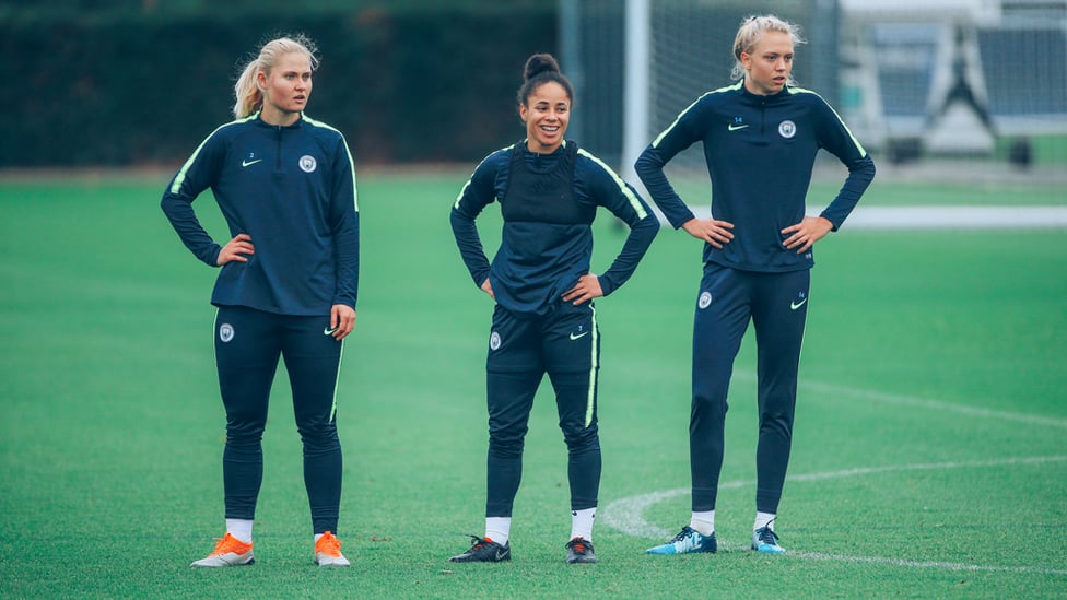 TRIO : Mie Jans, Demi Stokes and Esme Morgan.