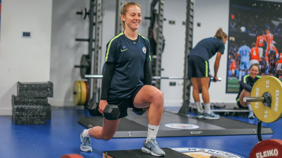 LUNGE : A very smiley Keira Walsh!