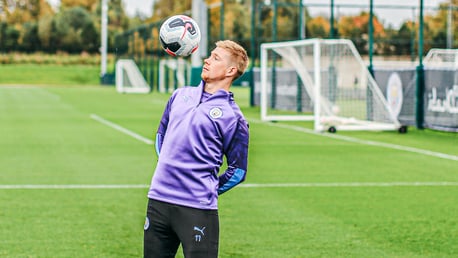 SPECIAL K: KDB limbers up with some nifty skills ahead of getting down to business