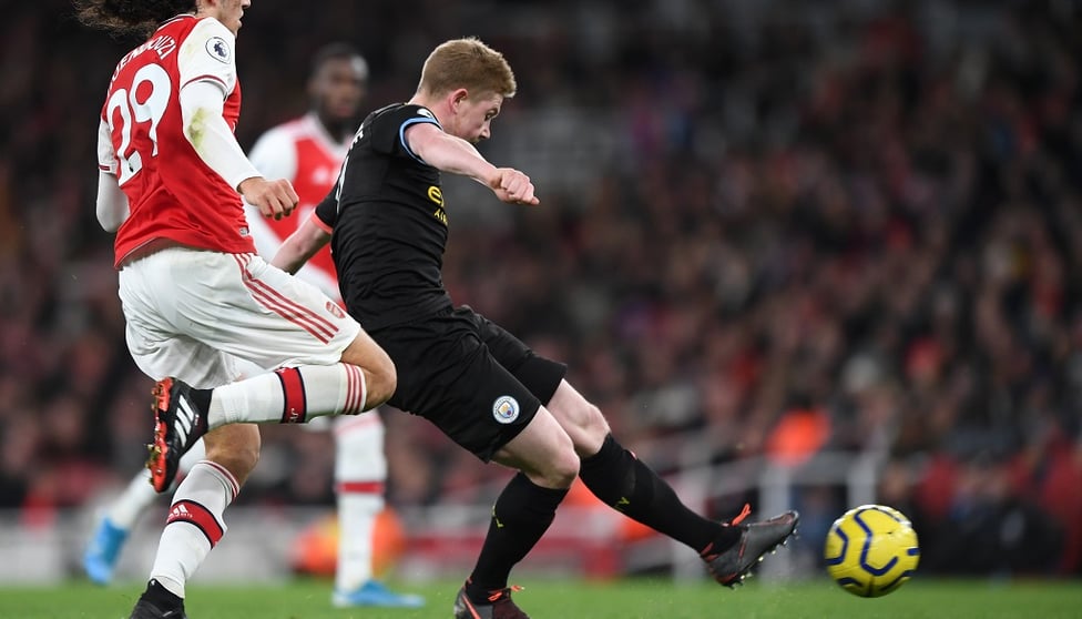 A THING OF BEAUTY : De Bruyne curls home