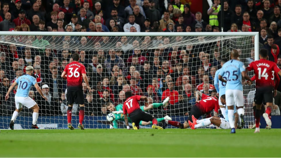 ALMOST : David De Gea goes down to clutch Raheem's shot