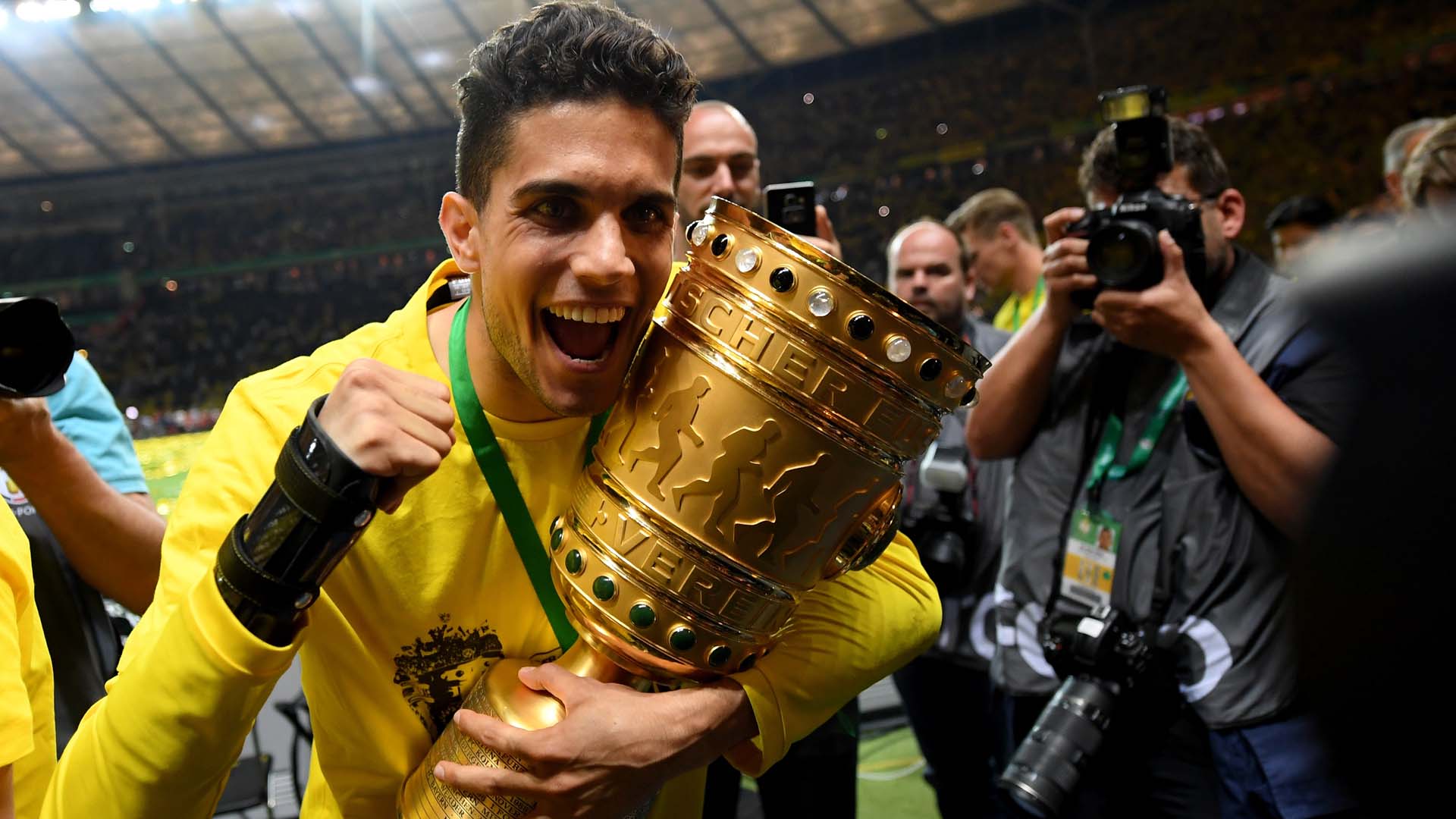 
                        Marc, campeón de la Copa de Alemania con el Dortmund de Thomas Tuchel.
                