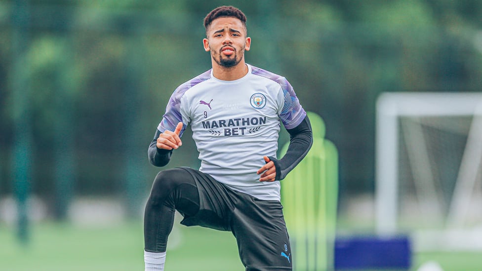 BRAZILIAN MAGIC : Gabriel Jesus limbers up