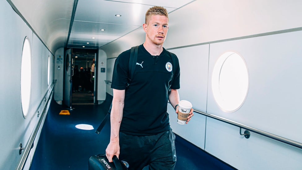 STITCH UP : De Bruyne's been given someone else's coffee!