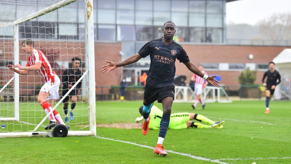 Under-18s move closer to league title with win over Stoke