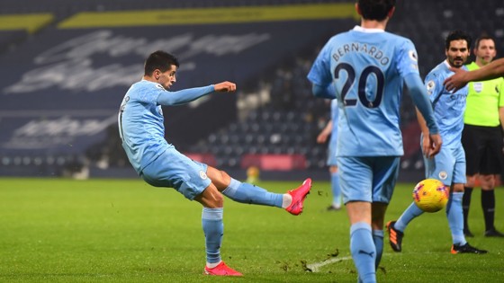 Manchester City domina o West Brom, mas fica no empate pelo Inglês