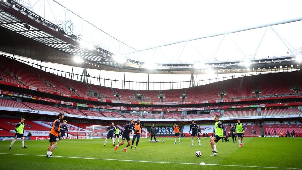 RONDO TIME : The players get a feel of the ball as kick-off approaches.