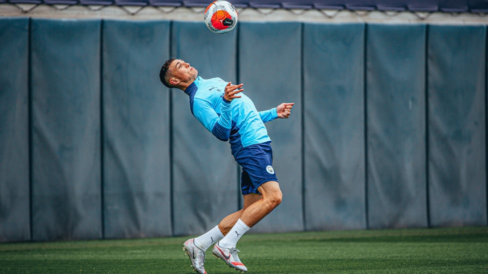 SKILLS : Phil Foden showcases his touch.