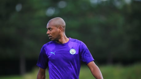 Fernandinho gets defensive role against Shakhtar