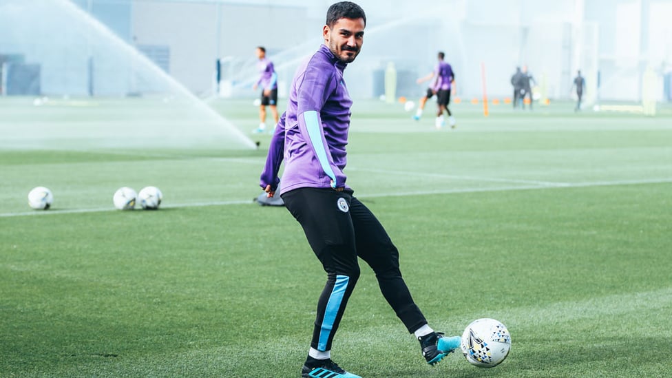 SILKY ILKAY : Our German midfielder takes part in a passing drill