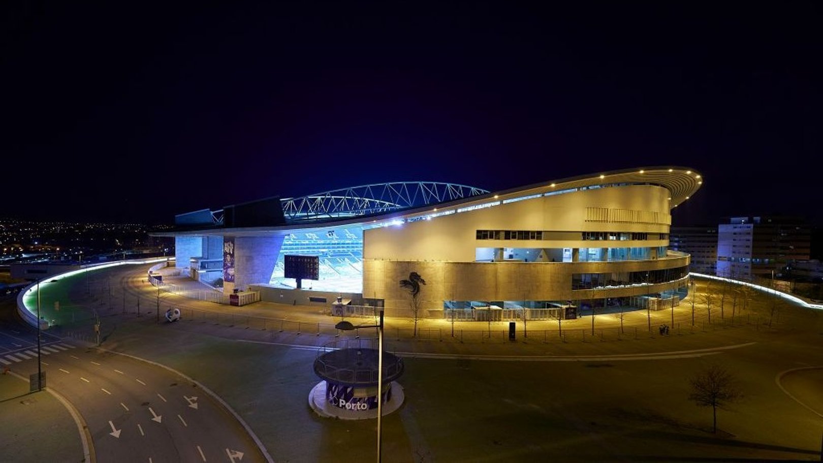 SET THE SCENE: The Estádio do Dragão ahead of kick-off...