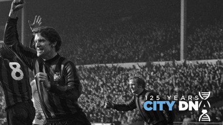 City DNA #12: Pria Yang Bedarah Biru Langit