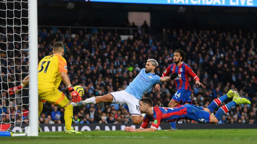 LEVELLER : Aguero nets his 250th City goal to make it 1-1.