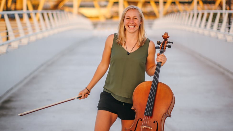 CLASSICAL POSE : Pauline calls the tune