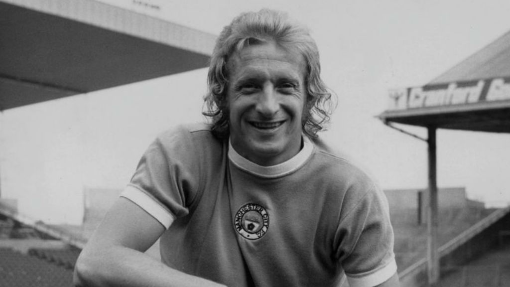 BACK IN BLUE : Denis Law after rejoining City from United in 1973