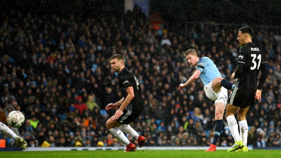 ROCKET : What a goal from Kevin De Bruyne!