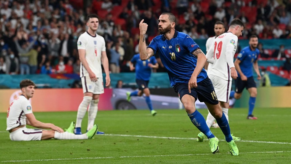 Leonardo Bonucci celebra el empate italiano.