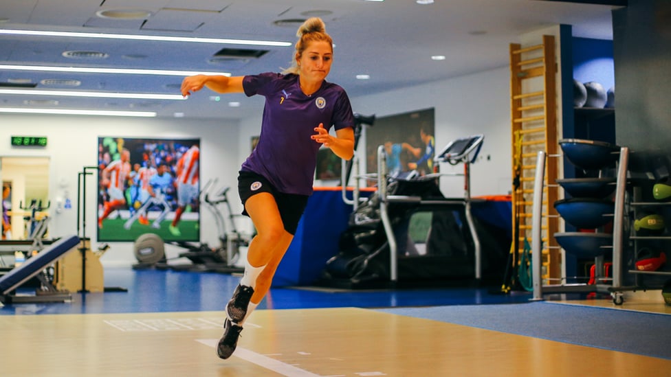 LIGHTNING LAURA : Laura Coombs showcases her speed