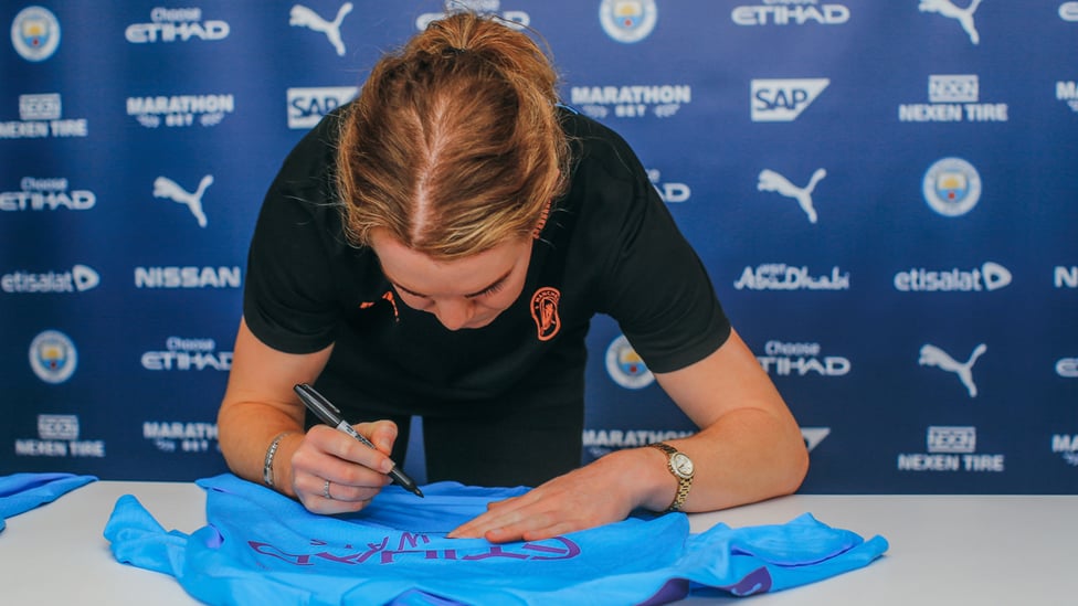 AUTOGRAPH : Win Aoife's signed shirt with Cityzens!